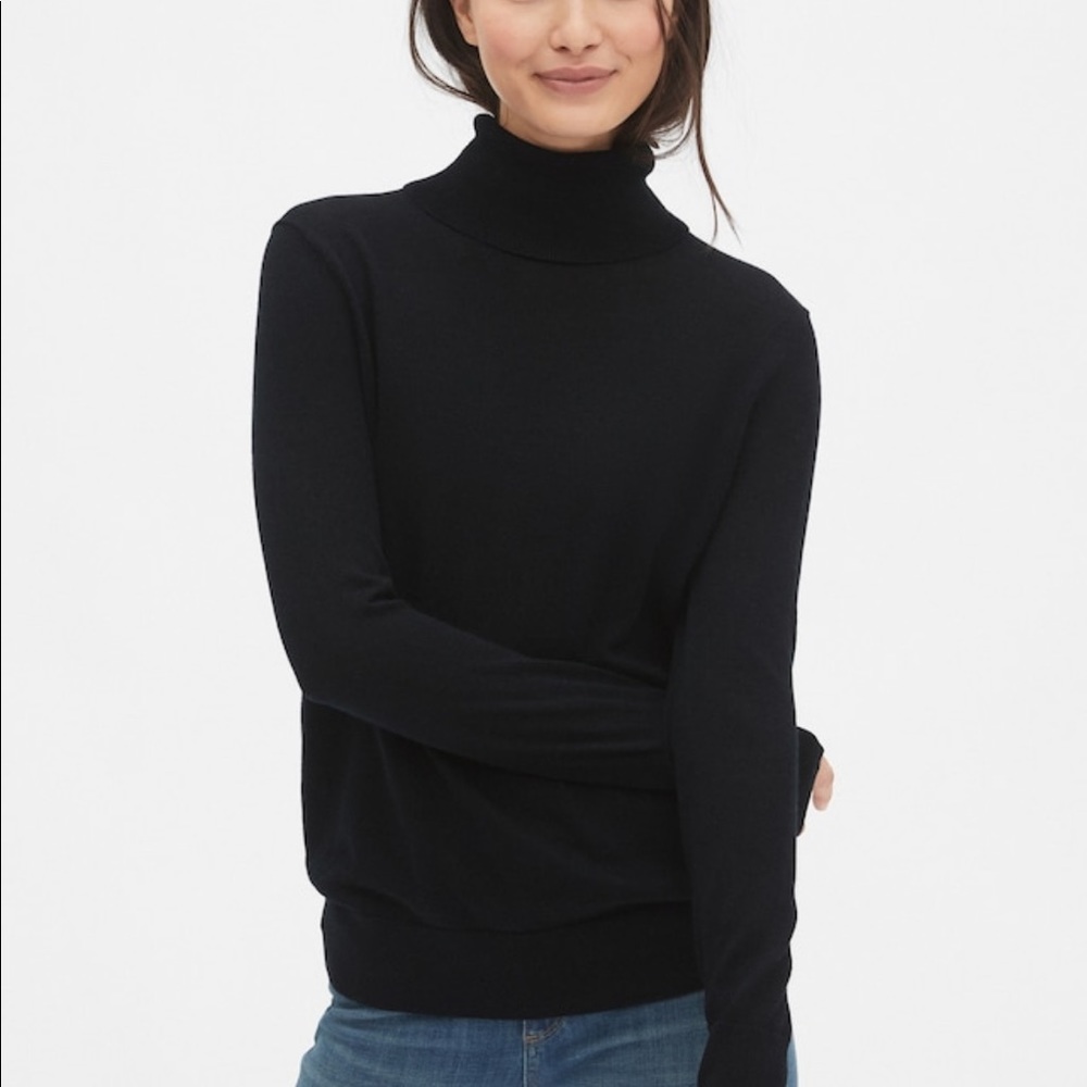 GAP Classic Black Turtleneck Lightweight Sweater